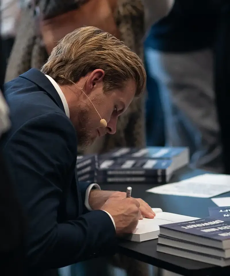 Patrick simiglai bogsignering